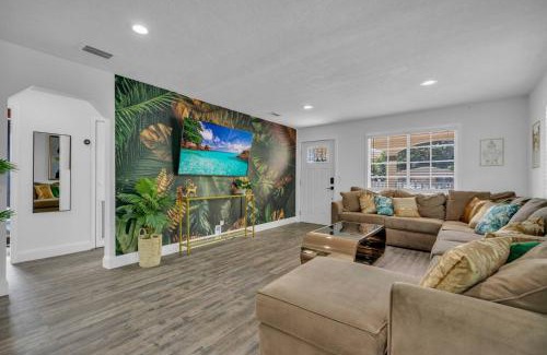 Allapattah Villa | La Pergola Villa 7 Br Poolhot Tub Location