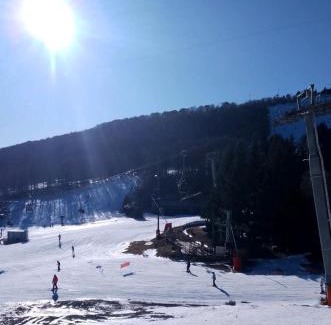 Besse-et-Saint-Anastaise Apartamento | LA PETITE LUGE studio sur les pistes centre station Super-Besse