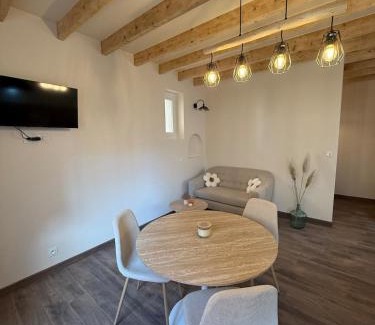 Le Breuil-sur-Couze Casa | La Petite Couze, Maison cozy pour 2 en Auvergne