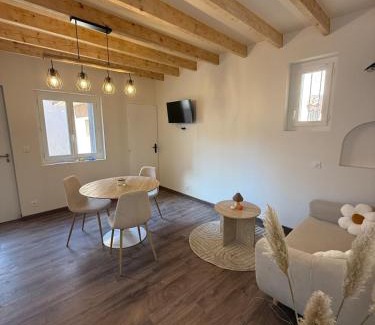 Le Breuil-sur-Couze Casa | La Petite Couze, Maison cozy pour 2 en Auvergne