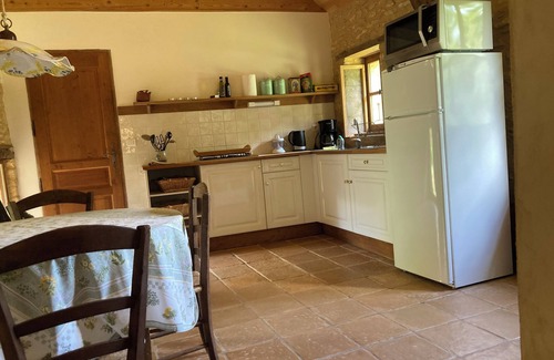 Saint-Amand-de-Coly Casa | Cómodo y romántico. rutas de senderismo en la puerta, piscina