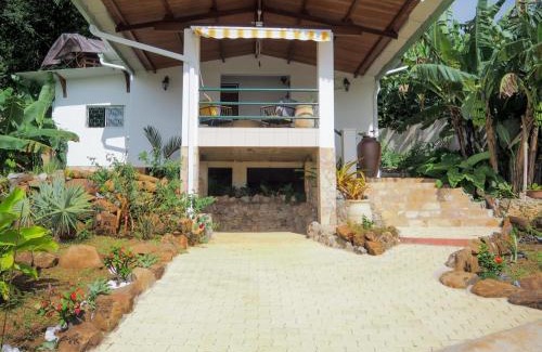 Remire Montjoly Villa | La petite Maison Bakov’