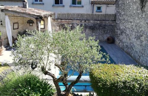 Laroque-Timbaut Cama Y Desayuno | La Petite Maison