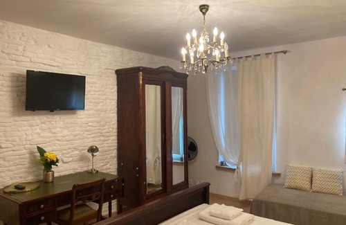 Saint-Nicolas-de-la-Grave Casa | La porte dorée...