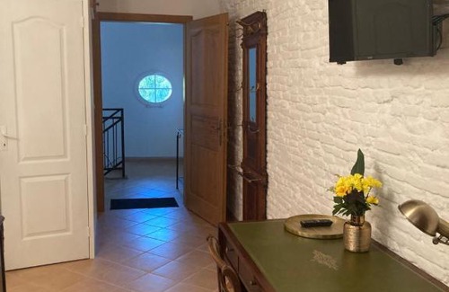 Saint-Nicolas-de-la-Grave Casa | La porte dorée...