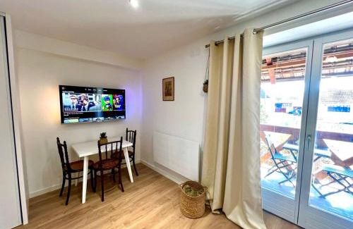 Sainte-Croix-en-Plaine Apartamento | La Poulie - Apartment with Balcony and Free Privative Parking - Close to Colmar