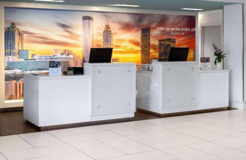 East Point Hotel | La Quinta by Wyndham Atlanta Airport North