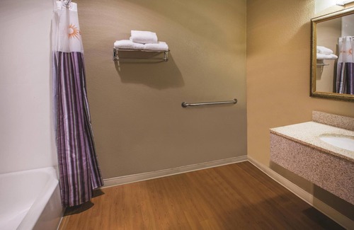 Indianapolis Hotel | La Quinta Inn by Wyndham Indianapolis North at Pyramids