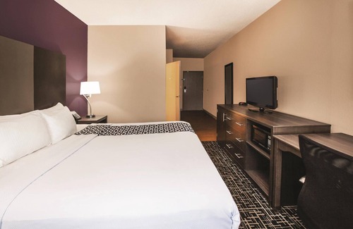 Indianapolis Hotel | La Quinta Inn by Wyndham Indianapolis North at Pyramids