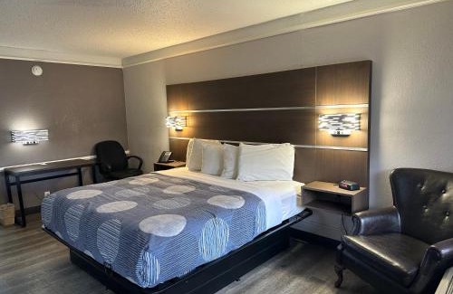 Northwest Los Angeles Heights Hotel | La Quinta Inn By Wyndham IH-10 West San Antonio TX