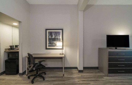 Clarksville Hotel | La Quinta Inn & Suites by Wyndham Clarksville