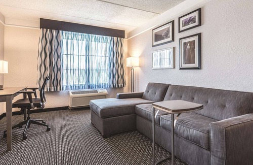 Lake Mary Hotel | La Quinta Inn & Suites by Wyndham Orlando Lake Mary