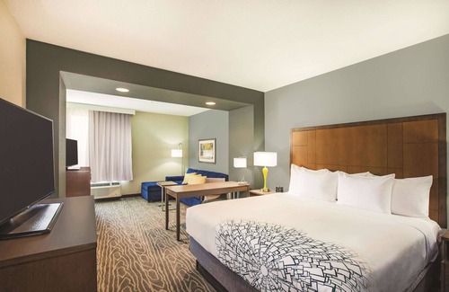 Greenwich Hotel | La Quinta Inn & Suites by Wyndham Wichita Northeast