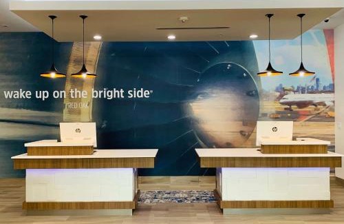 Red Oak Hotel | La Quinta Inn & Suites by Wyndham - Red Oak TX IH-35E