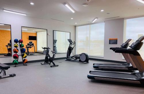 Red Oak Hotel | La Quinta Inn & Suites by Wyndham - Red Oak TX IH-35E