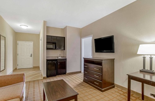 Satsuma Hotel | La Quinta Inn & Suites by Wyndham Mobile Satsuma / Saraland