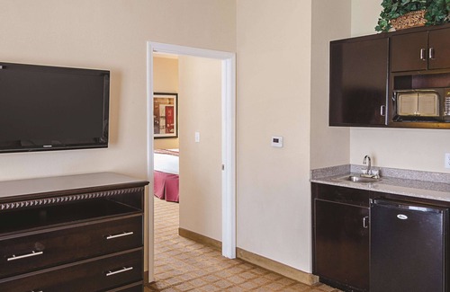 Satsuma Hotel | La Quinta Inn & Suites by Wyndham Mobile Satsuma / Saraland