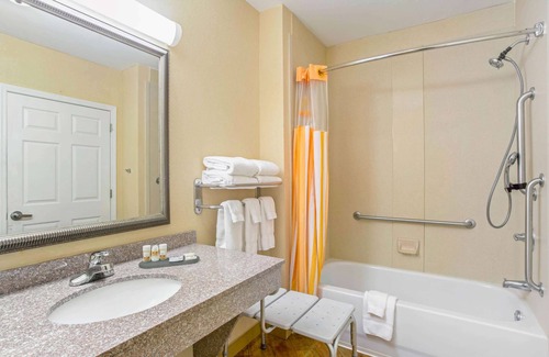 Satsuma Hotel | La Quinta Inn & Suites by Wyndham Mobile Satsuma / Saraland