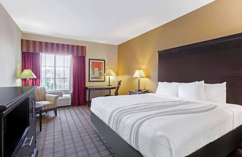Satsuma Hotel | La Quinta Inn & Suites by Wyndham Mobile Satsuma / Saraland
