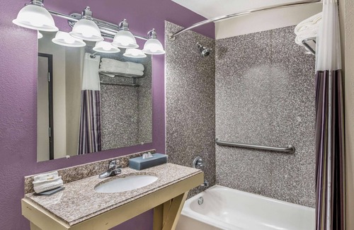 Canton Hotel | La Quinta Inn & Suites by Wyndham Canton MS