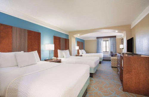 Elizabethtown Hotel | La Quinta Inn & Suites by Wyndham Elizabethtown