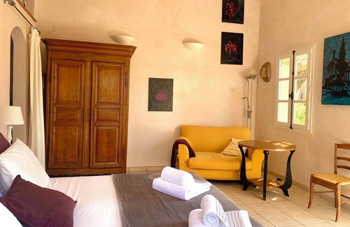 Claviers Cama Y Desayuno | La Rainette en Provence, Chambre à L'écart Dans Propriété Parsemée D'oliviers
