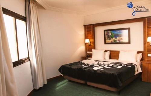 Algiers Hotel | La Rose Bleue