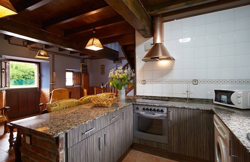 Llamigo Apartamento | La Rotella de Xuan: Apartamento 'Azul' con vistas a la montaña, terraza privada y jardín compartido