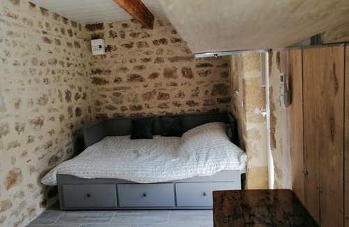 Vic-le-Comte Casa | La salamandre