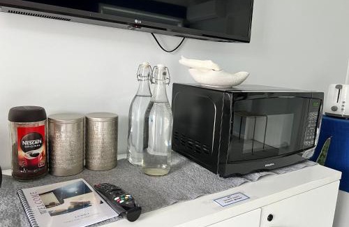 Hamilton Casa | LA SOL 2 - close to uni - ensuite & seperate entrance