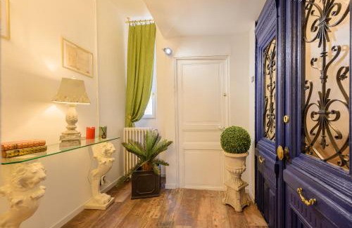 Sedan Cama Y Desayuno | LA SUITE de NOTRE DAME au pied du CHATEAU FORT