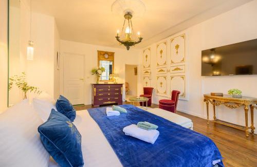 Sedan Cama Y Desayuno | LA SUITE de NOTRE DAME au pied du CHATEAU FORT