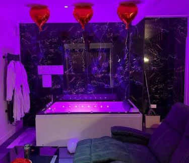 Cergy Casa | La Suite Prestige - Jacuzzi et cinema - Cergy-Village