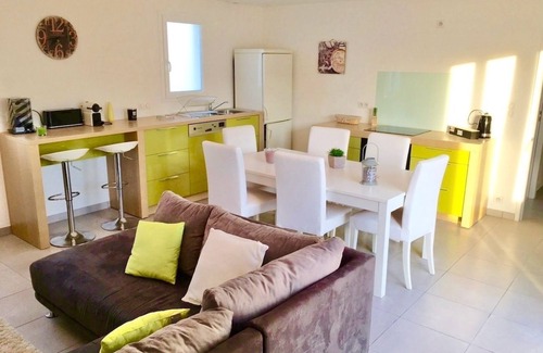 Dolus-d'Oleron Apartamento | Precioso apartamento bañado de luz en una tranquila aldea típica del sur de la isla.