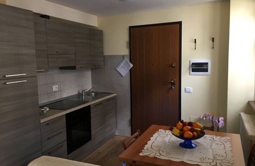La Thuile Apartamento | LA THUILE: CENTRO DE PAÍS. NUEVO apartamento amueblado de una habitación directamente en los campos de esquí. Paseos de verano plaza de aparcamiento, bodega.