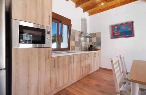 La Solana Villa | 'La Tirajanera 2' con vistas a la montaña, piscina compartida y Wi-Fi