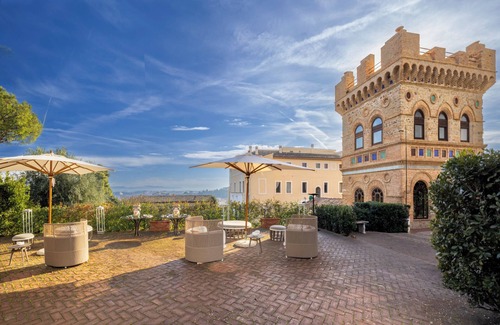 Vatican Apartamento | LA TORRE DELLA LUNA with private pool overlooking St. Peter's