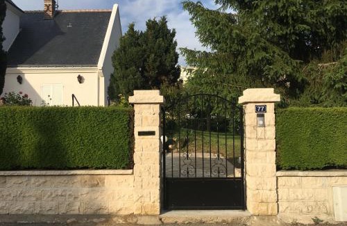 Saint-Cyr-sur-Loire Cama Y Desayuno | La Tour de Saint Cyr