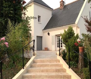 Saint-Cyr-sur-Loire Cama Y Desayuno | La Tour de Saint Cyr