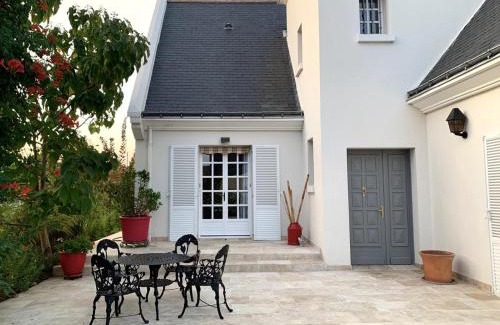 Saint-Cyr-sur-Loire Cama Y Desayuno | La Tour de Saint Cyr