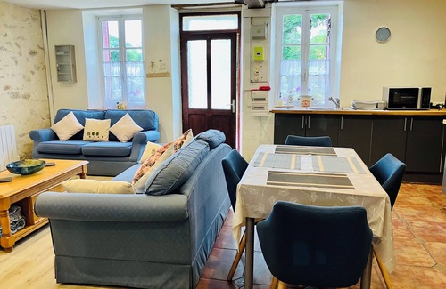 Maison-Feyne Casa | La Vallée des Peintres. Cottage de la Roseraie Sleeps 5