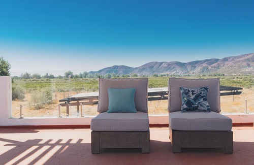 Valle de Guadalupe Cabina | La Vid Urbana - Blue Sky