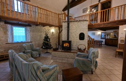 Angeduc Casa | La Vieille Etable : Charme, Piscine, Grand Jardin - FR-1-653-273