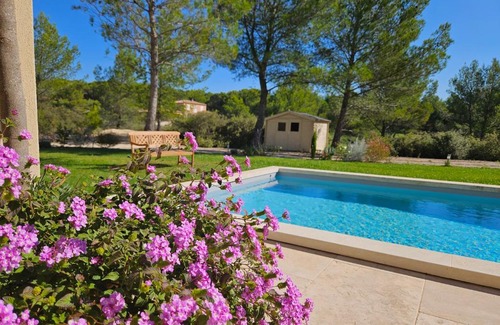 Lambesc Cama Y Desayuno | La Villa KEF