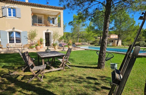 Lambesc Cama Y Desayuno | La Villa KEF