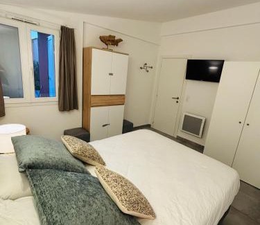 Lecci Villa | La Villa Sylody restaurant, 3 piscines et location de vélo sur place