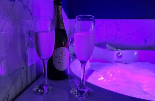 Doue-la-Fontaine Apartamento | La Volupté - Love room avec Jacuzzi - Sauna