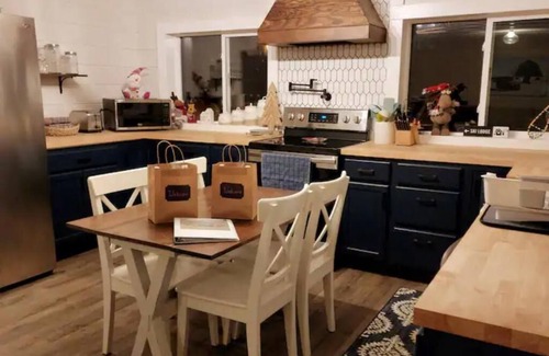 Thompson Cabaña | Lackawanna Lodge - Cozy two bedroom cottage