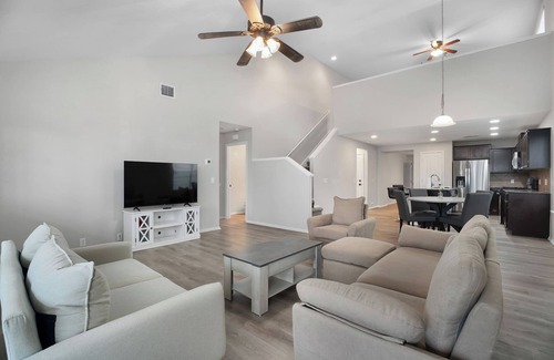 Medina Valley Casa | Lackland 5Bed Family Home + Huge backyard and Game Rooms