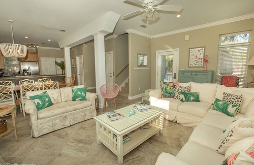 Holiday Isle Casa | Lacontenta 5 Bedroom Home by RedAwning